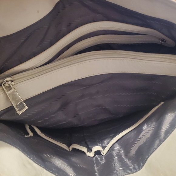 Vera Wang Tote - Picture 2 of 3